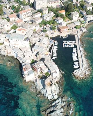 Une grande terrasse sur la mer