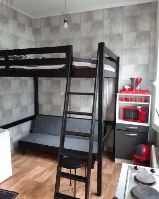 MAISON Studio SEDAN Meublé 14M2 INDEPENDANT