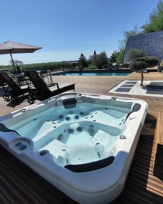 Logement avec Spa Privatif Jacuzzi Grande terrasse sans vis à vis Sky House Agen