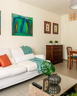 JOIVY Charming Flat for 4, Near Train Station