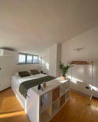 Charming studio next to Fiera with Terrace and parking