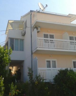 Apartments and Rooms Jasna