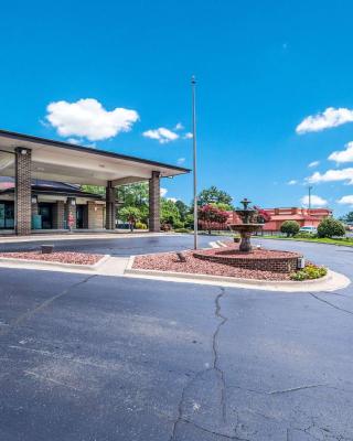 Econo Lodge Inn & Suites University