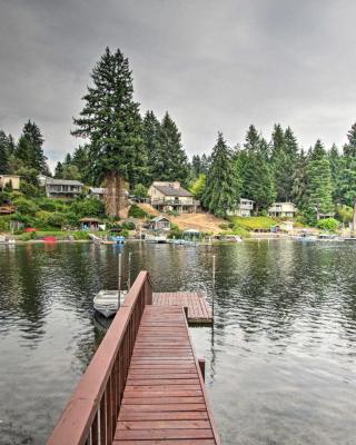 The Peacock House - Waterfront Home with Hot Tub!