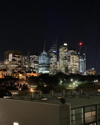 Inner City Harbour Views With Parking