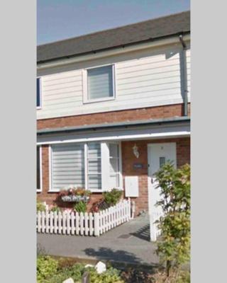 Comfy 2 bed house located at Wareham train station