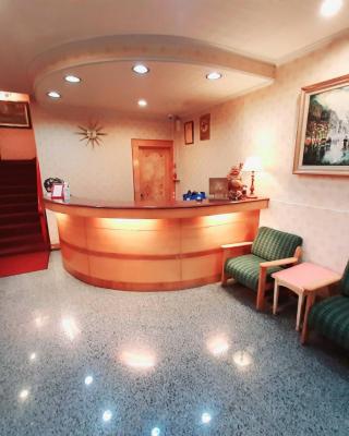 Long Cherng Hotel