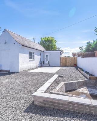 Lovely 1-Bed Cottage in Kelty with Hot Tub