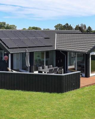 9 person holiday home in Otterup-By Traum