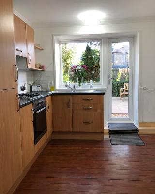 ACE Largs Ground Floor Apartment with Garden