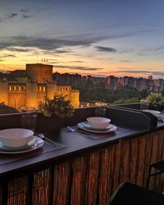 La balconada de la Aljafería con parking privado