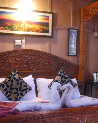 Young Shahzada Group of Houseboats