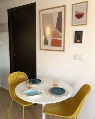 Apartmento studio boho a 1 minuto del puerto y la playa!