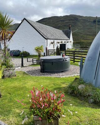 Garrison Of Inversnaid Farm with Hot Tub