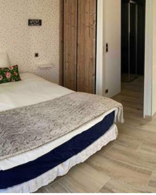 Chambre avec salle de bains privative