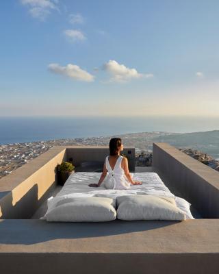 Santorini Sky, The Lodge