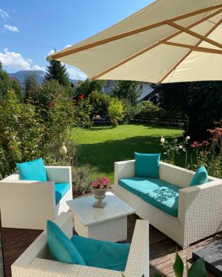 Charmantes Garten-Apartment: Erholung im Chiemgau
