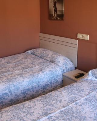 HOSTAL BURGALES
