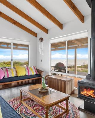 Bay Beach House - A Family & Pet Friendly Favourite with Direct Beach Access