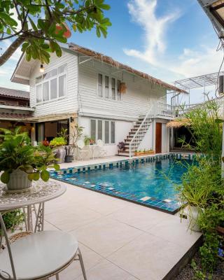 Secret garden pool villa