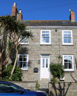 Large cottage, 3 beds all en-suite, small village location overlooking Mousehole