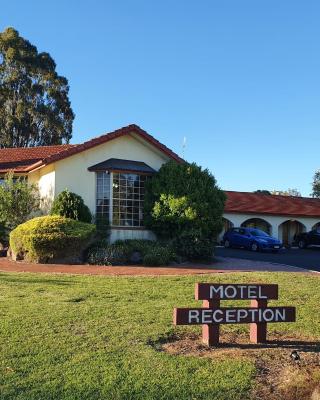 McNevins Warwick Motel