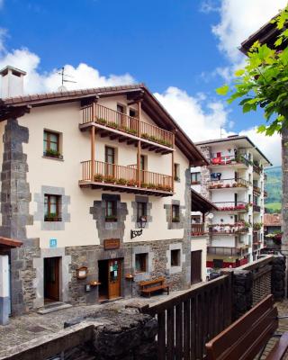 Hostal Musunzar