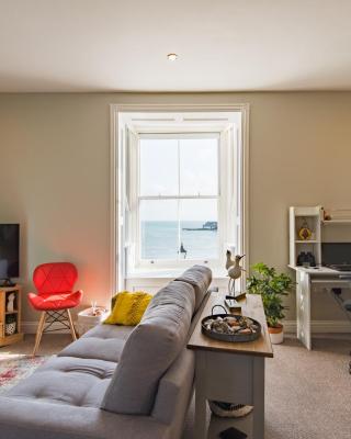 Pier View - beautiful sea view apartment in Deal