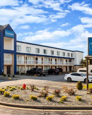 Travelodge by Wyndham Fort Wayne North