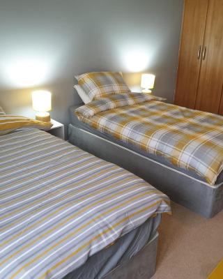 Queens Rooms, a Perfect Stay, Next to Shopping Parks and Central Manchester