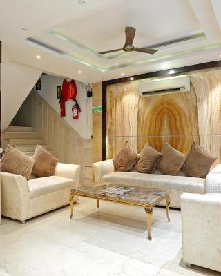 Hotel Tashkent Palace - Near New Delhi Railway Station
