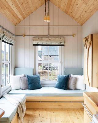 Unique tiny house with wood fired roll top bath in heart of the Cairngorms