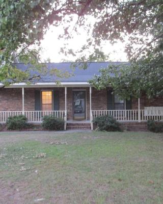 Cayce Charm Minutes to Downtown Columbia