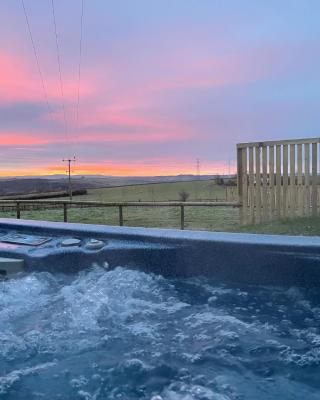 NEW! Country boutique escape . HOT TUB