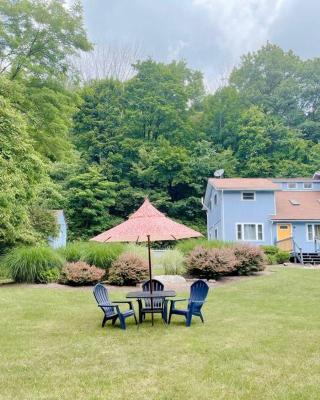 Le Chalet Blue near Camelback Poconos, 6 Beds, Sleeps 10, Pool