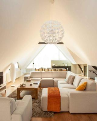 Family villa near the IJsselmeer and forrest with 5 bathrooms