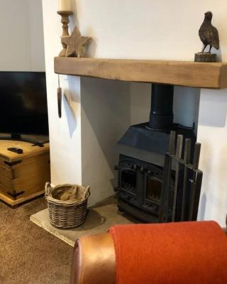 ValleyView Cottage-Cosy, Rustic Home - Log Burner
