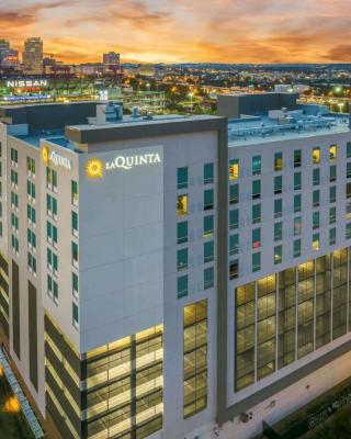 La Quinta Inn & Suites by Wyndham Nashville Downtown Stadium