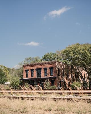 Beard and Lady Inn