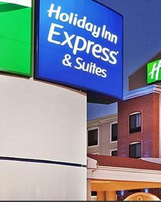 Holiday Inn Express & Suites Milwaukee NW - Park Place, an IHG Hotel