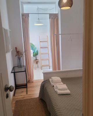 Tiny suite with private bathroom - Bairro Alto