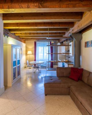 Youatmolino Canal View Apartment