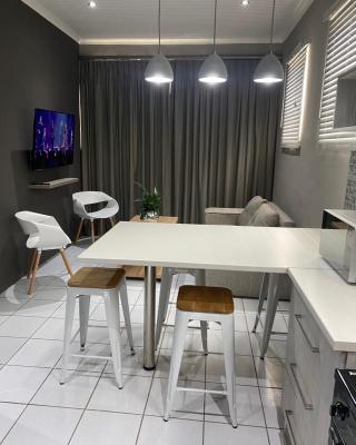 Adventure Apartment - Colchester - 5km from Elephant Park