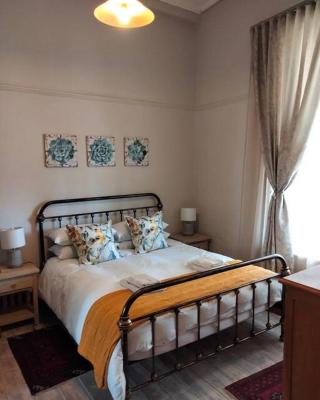 Via the Grapevine 3 bedroom house private parking