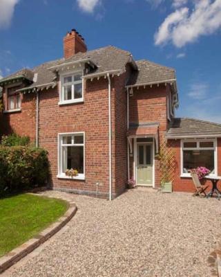 Beersbridge Cottage near Titanic Centre & Airport