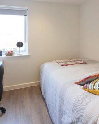 For Students Only Private Bedrooms with Shared Kitchen at Riverside Way in Winchester