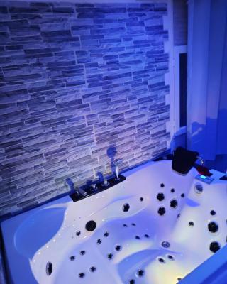 Chambre meublée indépendante, jacuzzi dans la chambre à 60110 Amblainville près de Paris