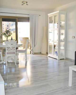 2 BEDROOM 2 BATHROOM APARTMENT in the heart of Fuengirola with big terrace and free parking space close to beach