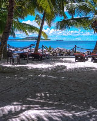 Anse Kerlan Beach Chalets