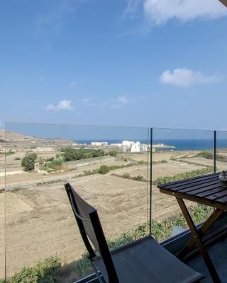 2 Bed Apartment w Distant Sea and Country Views
